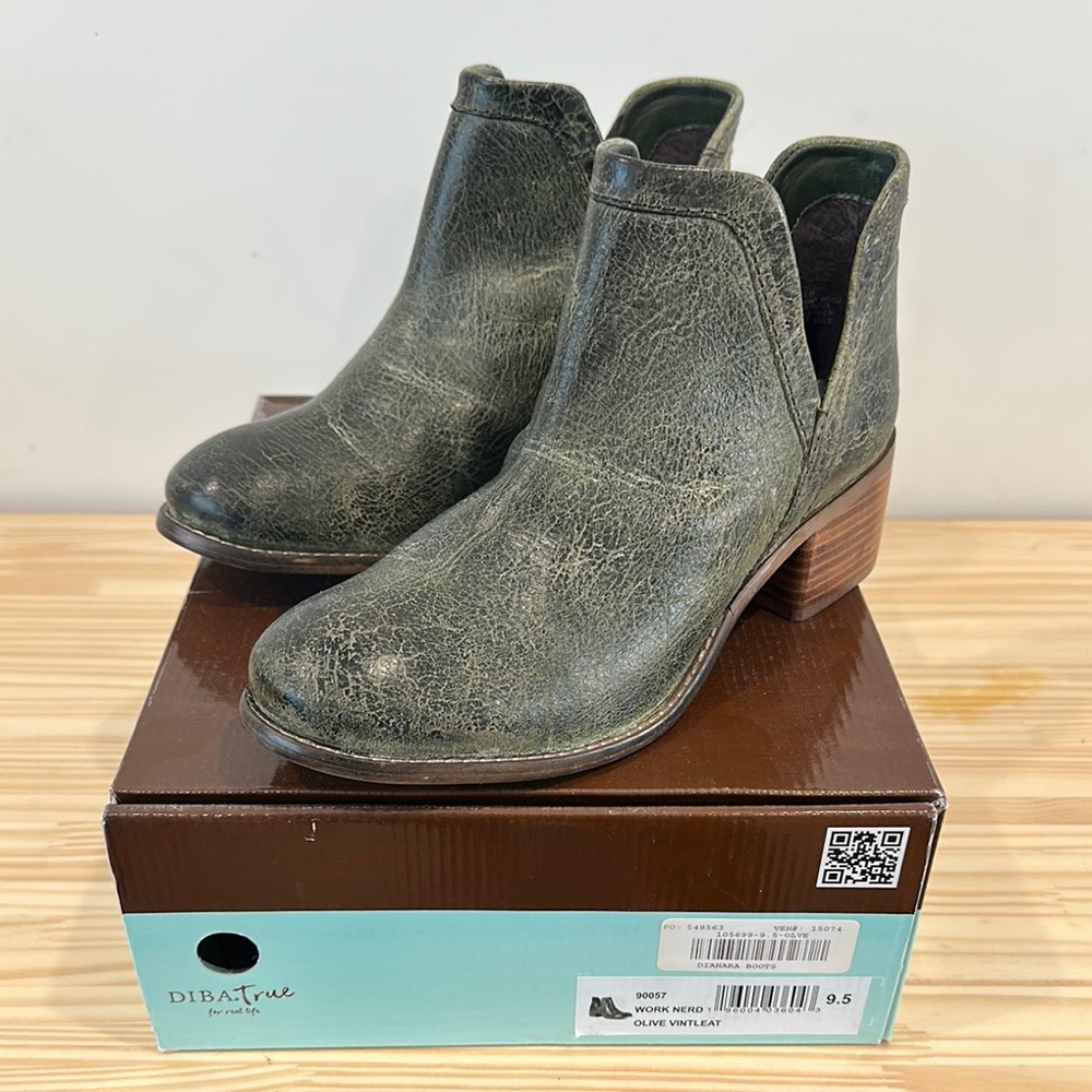 Green Ankle Boots with Stacked Heel